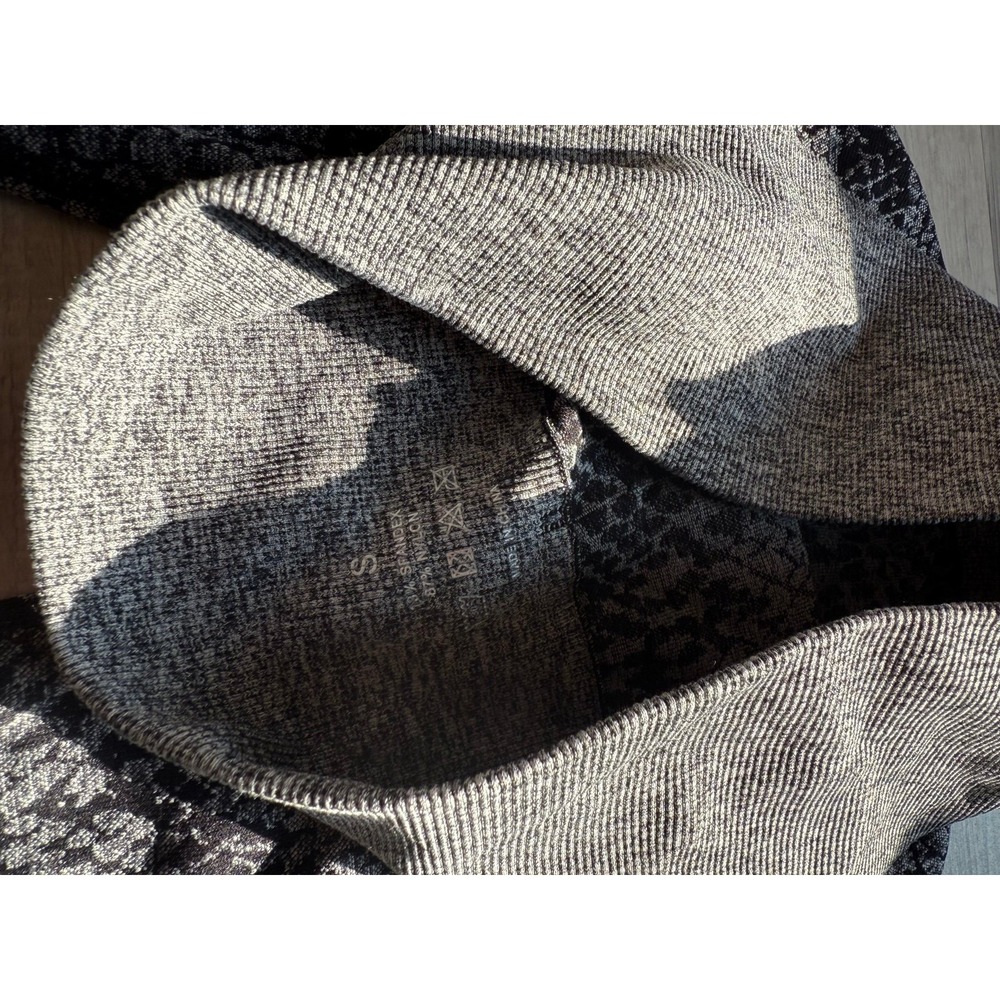NVGTN animal print athletic fitness‎ leggings charcoal gray/black womens small - Picture 11 of 11